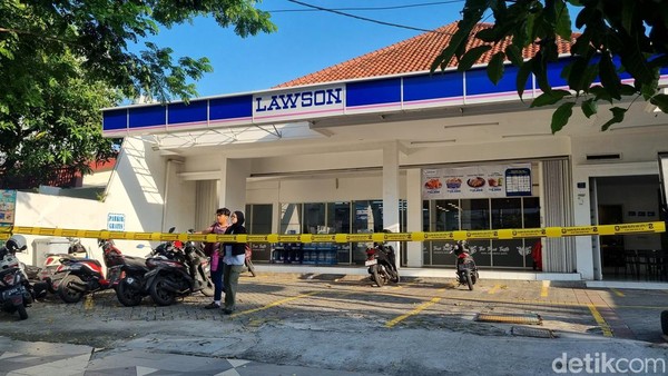 46 Parkiran Minimarket Surabaya Disegel: Jukir Ilegal Ditertibkan!
