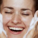 7 Facial Wash Salicylic Acid Terbaik: Hilangkan Jerawat & Awet Muda!