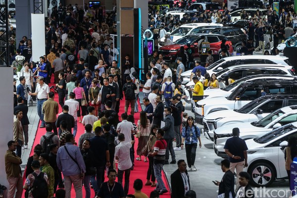 Anjlok Drastis! Penjualan Mobil Indonesia Tahun Ini Terungkap