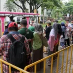 Geger TMII! Petugas vs PKL, Larangan Berdagang Picu Keributan Viral