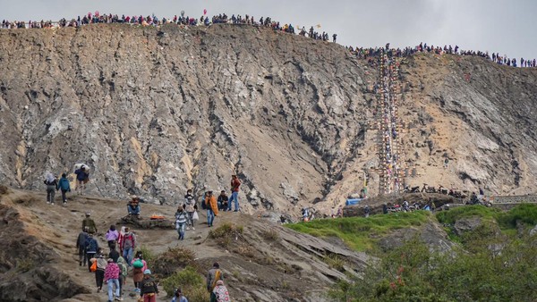 Gunung Bromo Ditutup: Yadnya Kasada, Saksi Ritual Suci