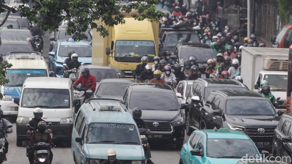 Kemacetan Jakarta: Pramono Kritik Proyek Galian yang Mengganggu