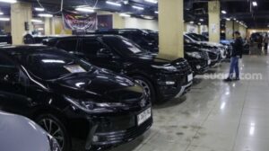 Mobil Bekas Irit BBM & Muat Banyak? Rp100 Juta, Temukan Pilihan Terbaik!