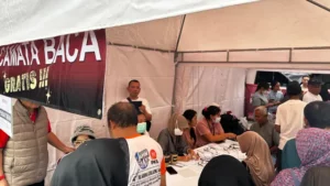 PDIP Bagikan Kacamata Gratis: Periksa Mata Gratis di Pasar
