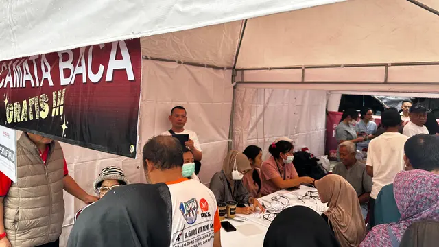 PDIP Bagikan Kacamata Gratis: Periksa Mata Gratis di Pasar
