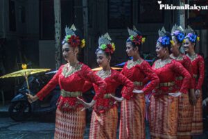 Rahasia Budaya Indonesia: Pengaruh Iklim di Halaman 210 IPS Kelas 7