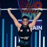 Rizki Juniansyah: 3 Medali Emas Angkat Besi Asia 2025, Tangan Terluka!