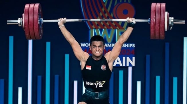 Rizki Juniansyah: 3 Medali Emas Angkat Besi Asia 2025, Tangan Terluka!