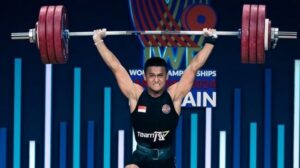Rizki Juniansyah: 3 Medali Emas Angkat Besi Asia 2025, Tangan Terluka!