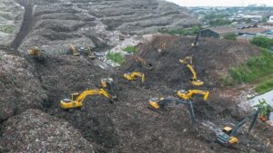 Langkah DLH DKI Tangani Sampah Numpuk Pascalongsor di Bantargebang